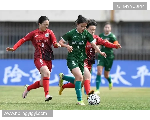 当足球明星偶遇心中偶像瞬间的感动与激励之旅